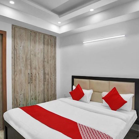 Oyo 82100 Golden Residency Noida Exterior foto