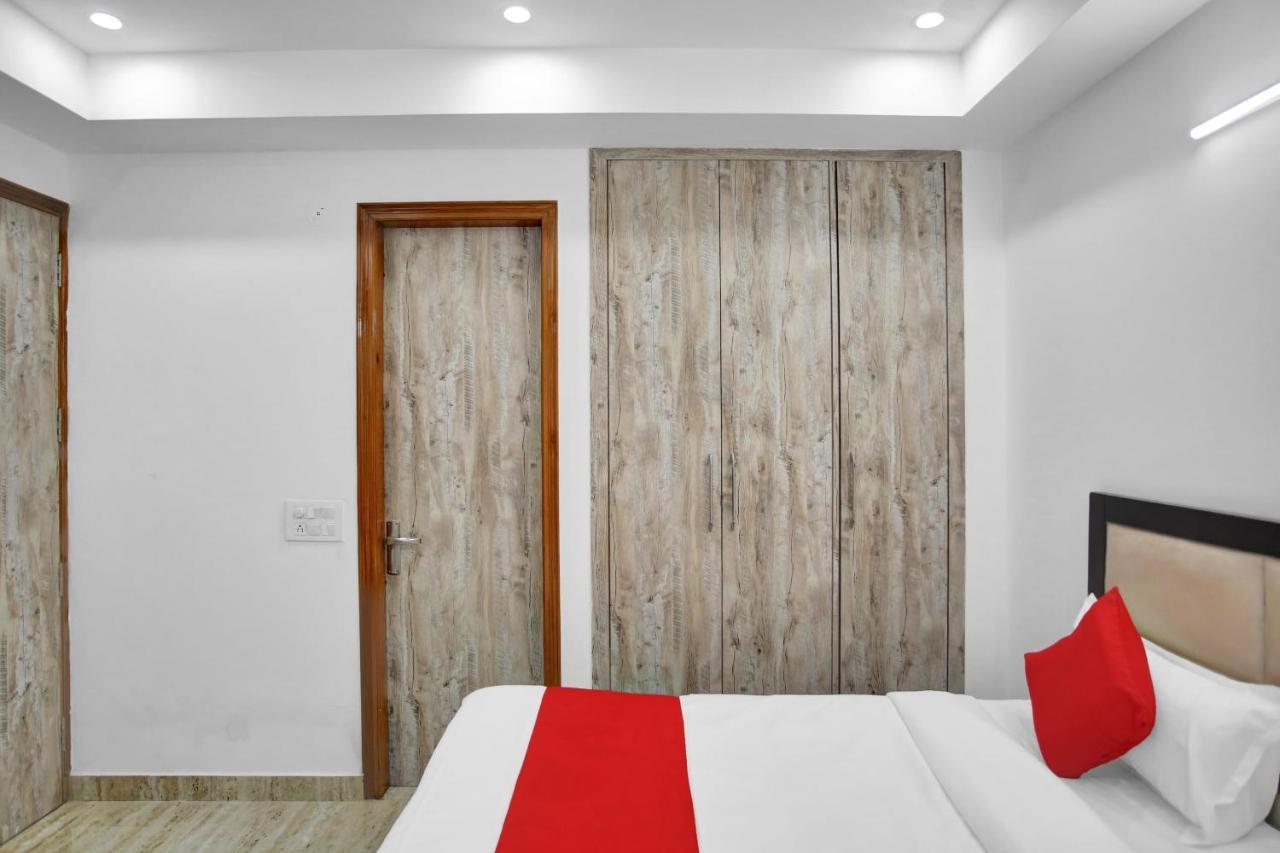 Oyo 82100 Golden Residency Noida Exterior foto
