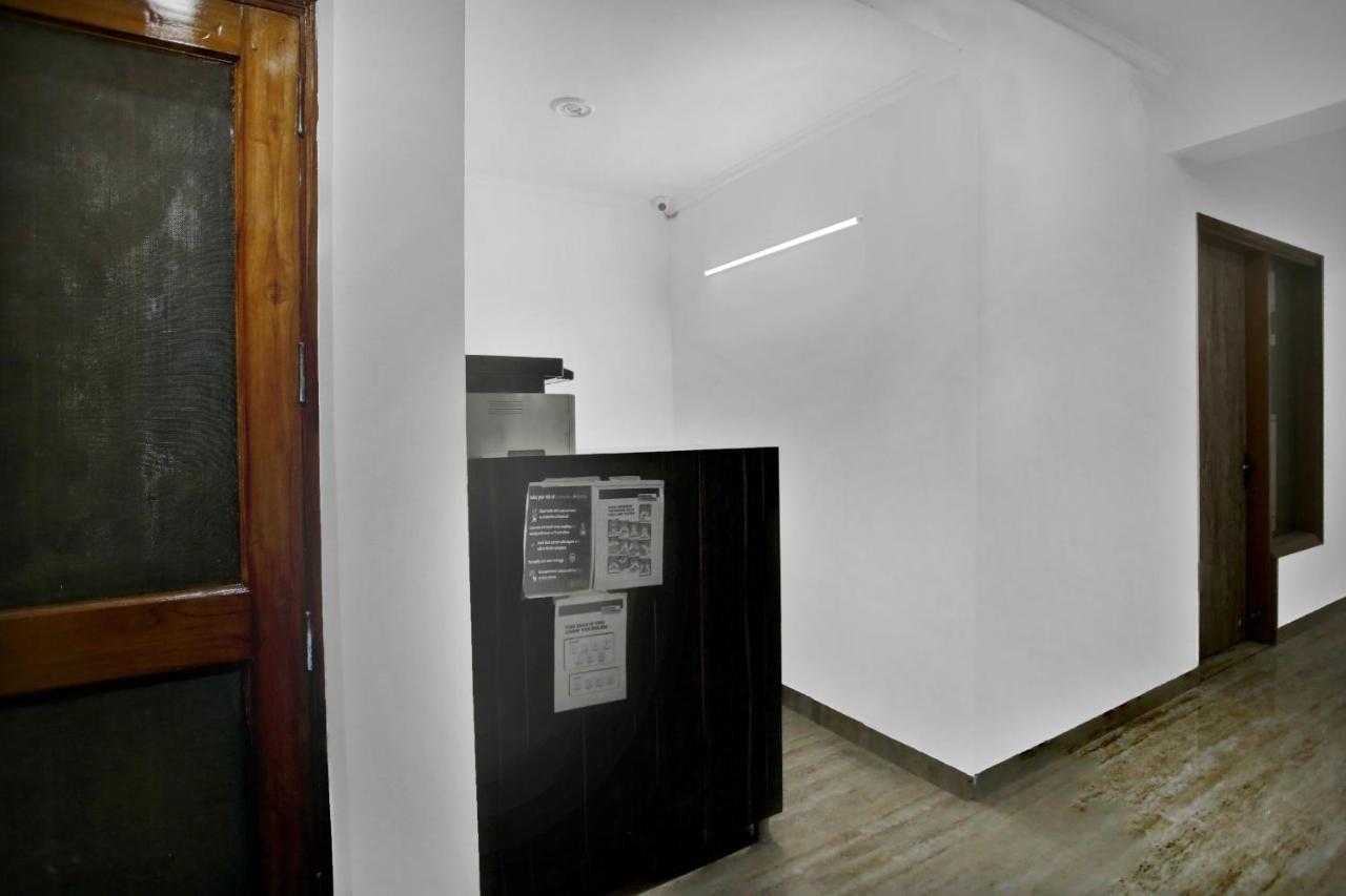 Oyo 82100 Golden Residency Noida Exterior foto
