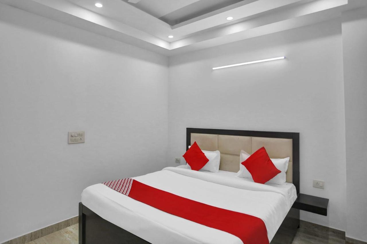 Oyo 82100 Golden Residency Noida Exterior foto