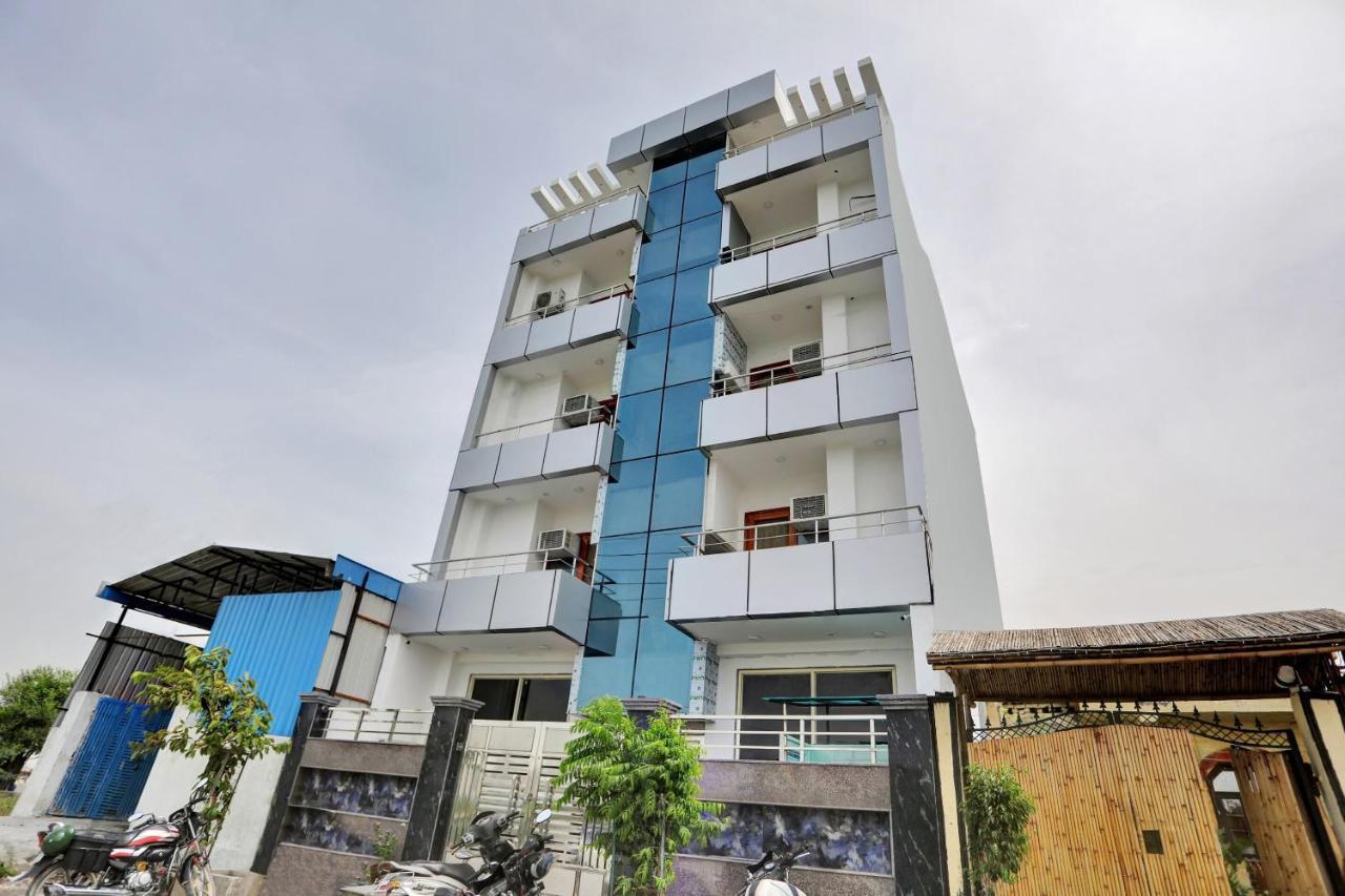 Oyo 82100 Golden Residency Noida Exterior foto