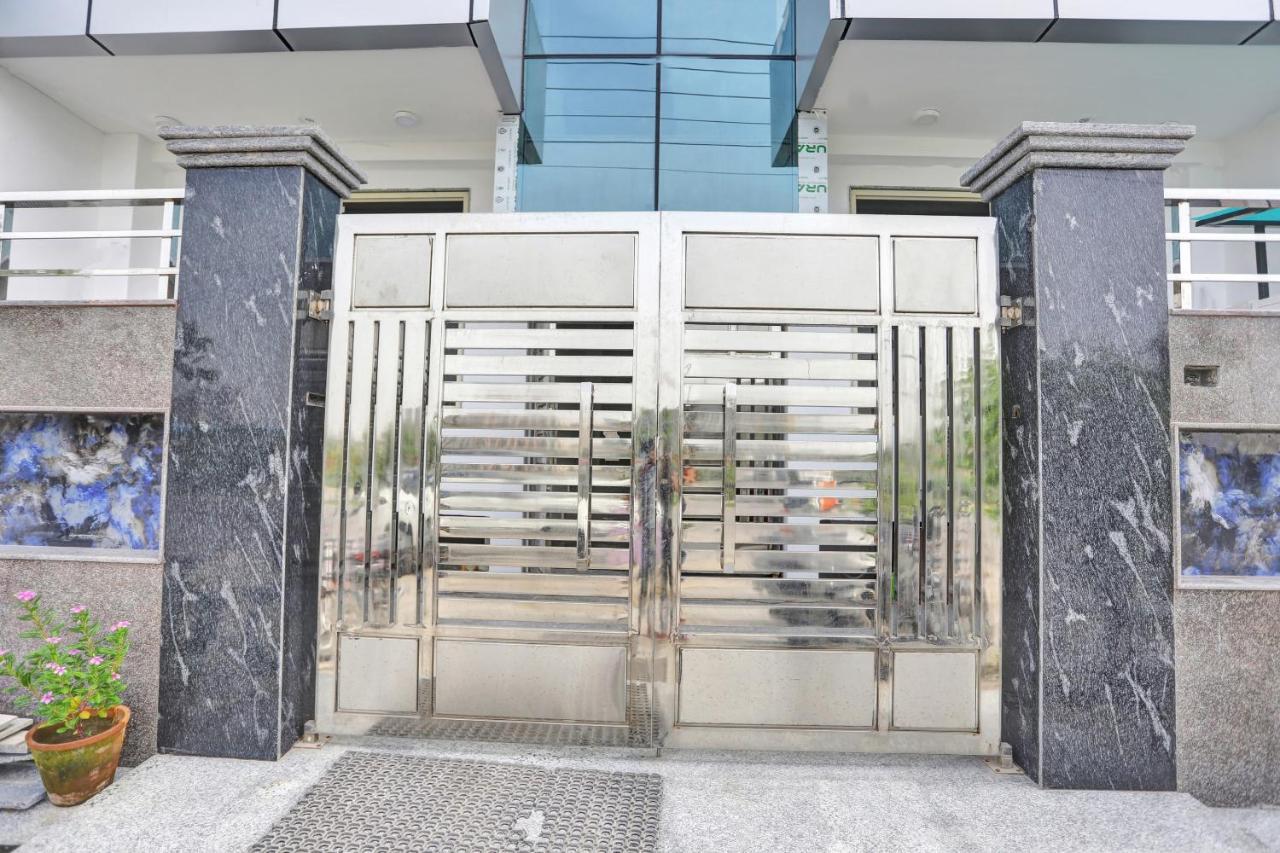 Oyo 82100 Golden Residency Noida Exterior foto