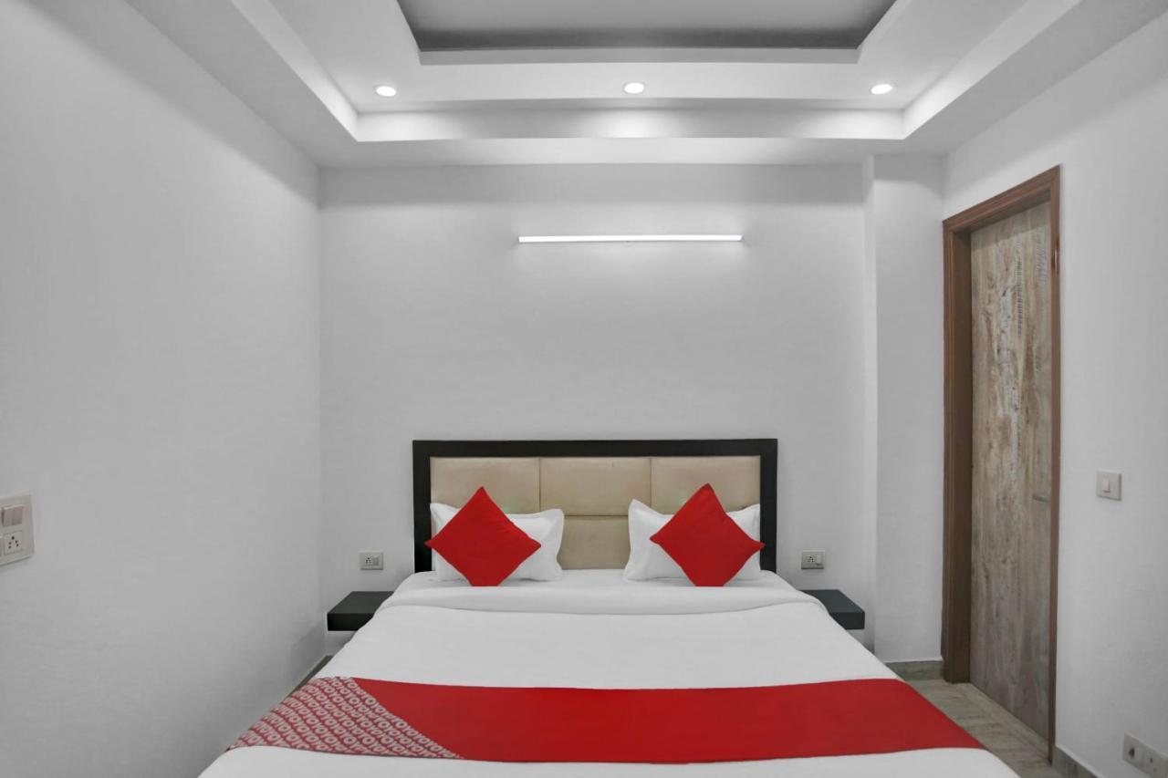 Oyo 82100 Golden Residency Noida Exterior foto