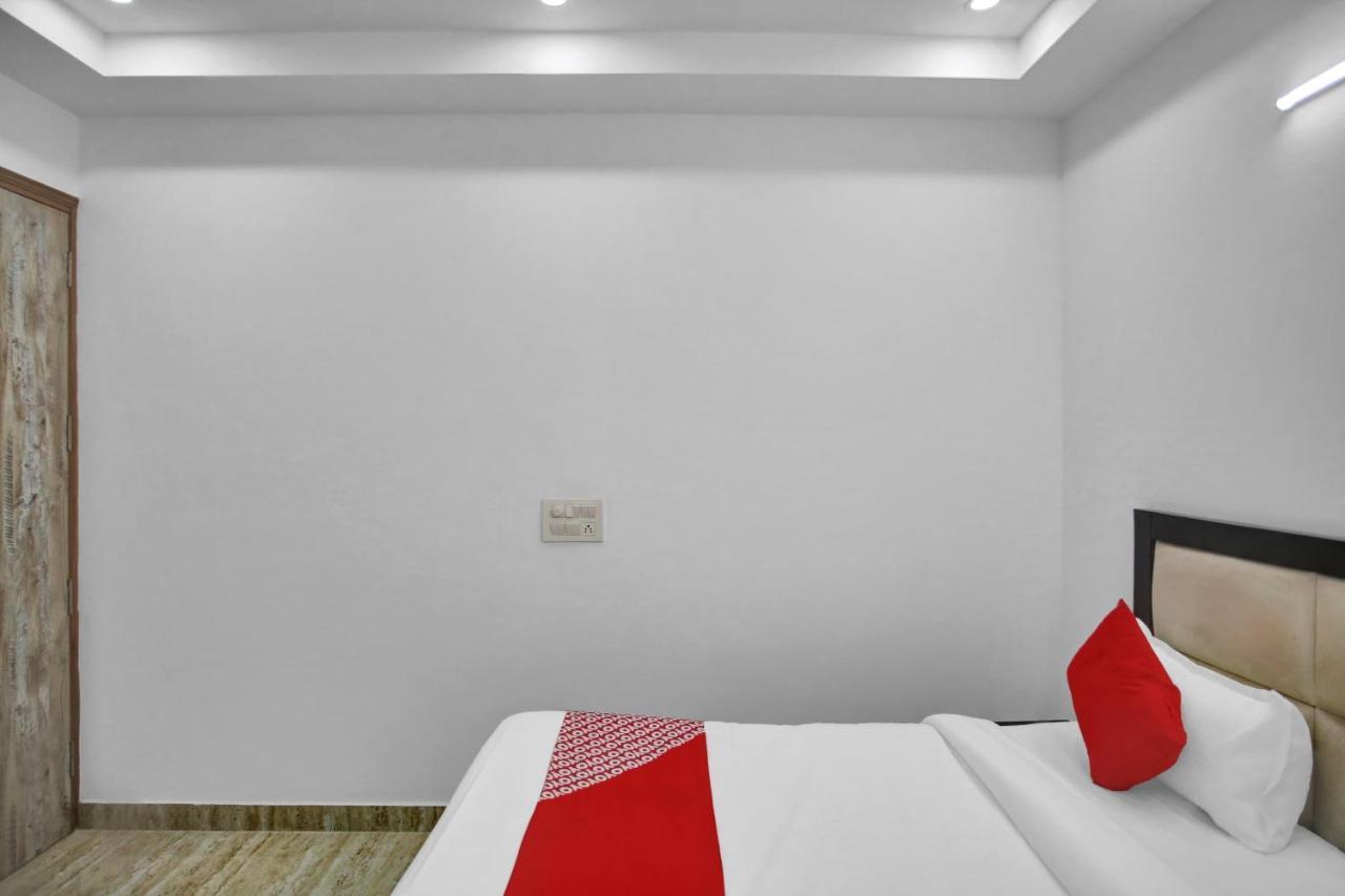 Oyo 82100 Golden Residency Noida Exterior foto
