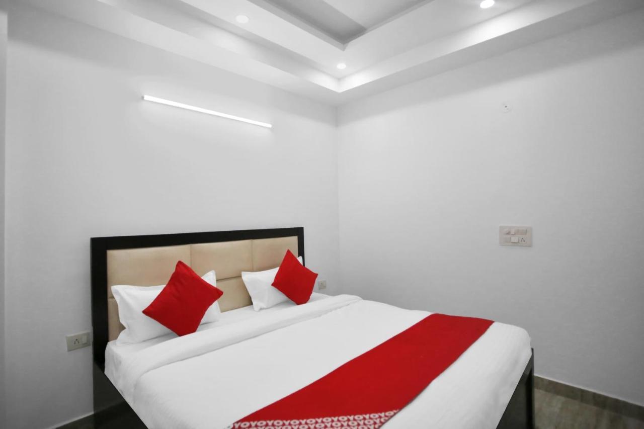Oyo 82100 Golden Residency Noida Exterior foto