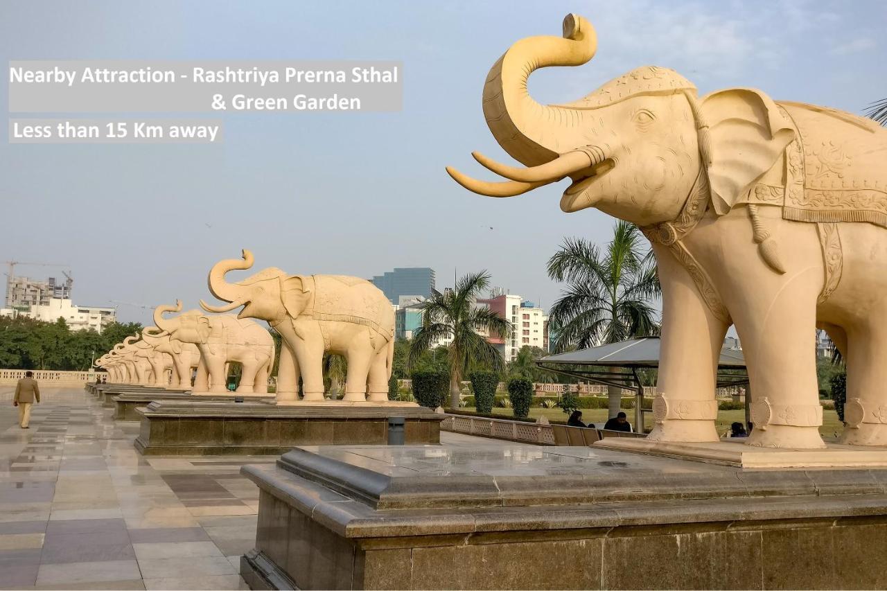 Oyo 82100 Golden Residency Noida Exterior foto